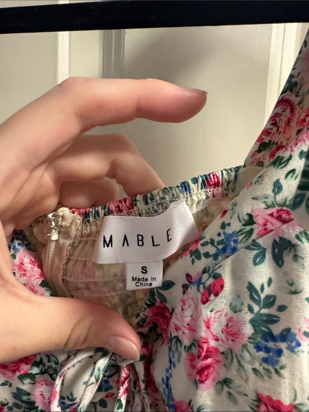 MARBLE White Floral Tiered Mini Dress with Pink & Green Roses - Picture 2 of 2